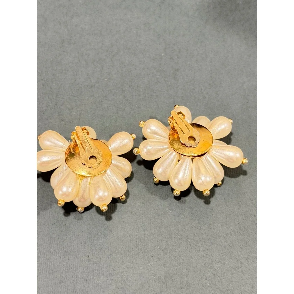 Vontage Large Imitation Pearl Cluster Earrings Cream Gold Tone Clip On Floral 2